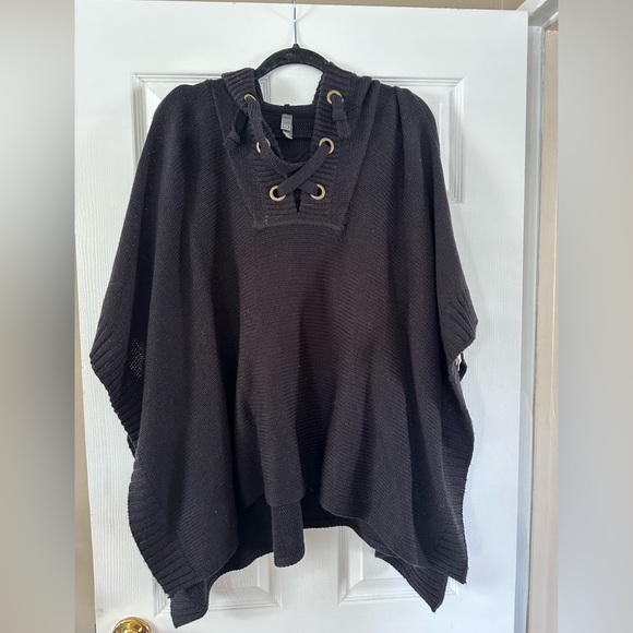 M/L Hooded Pancho - Picture 1 of 5